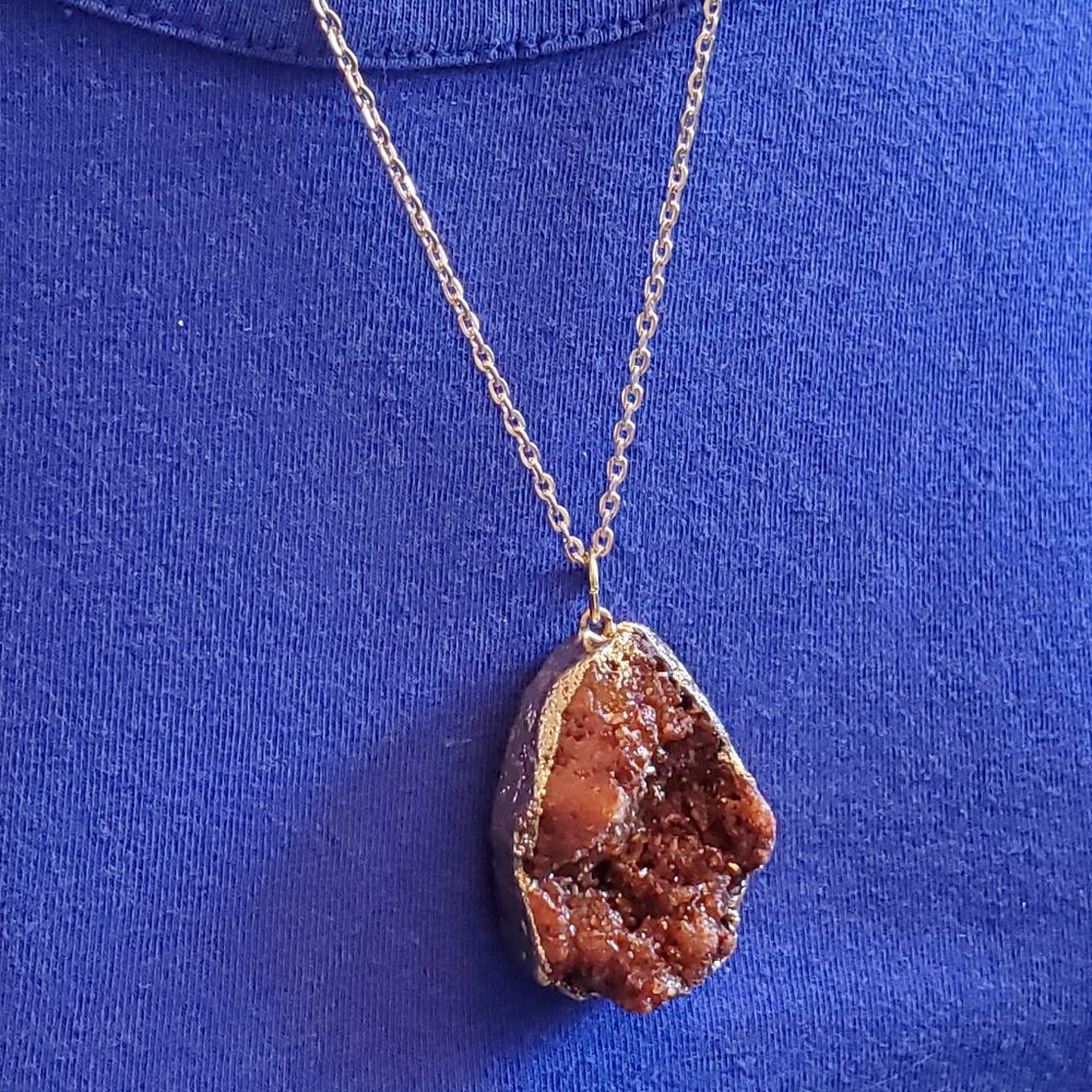 20" Gold Tone Red Agate Stone Pendant Necklace NWT